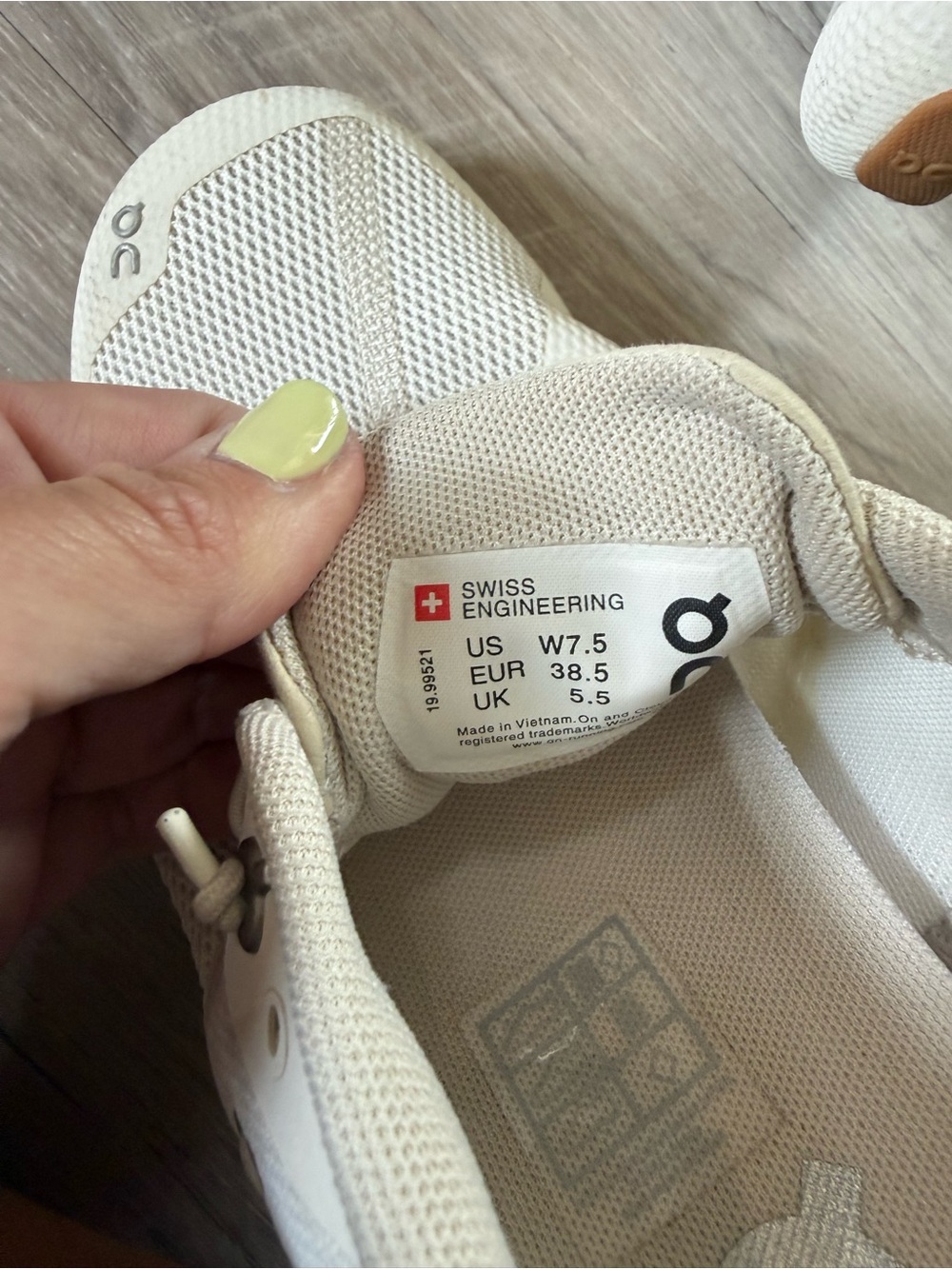 On Cloud Swiss Engineering Cloud 5 Sand White Size 7.5 Women's Running Shoes - Picture 6 of 6